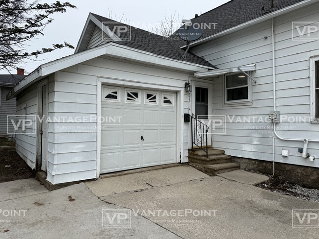 Building Photo - 700 S Baird St