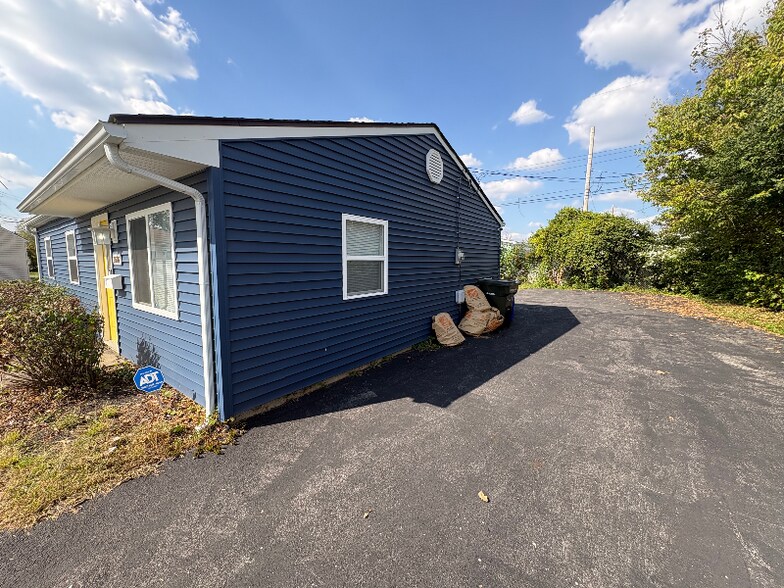 Building Photo - 2026 Penrose Dr