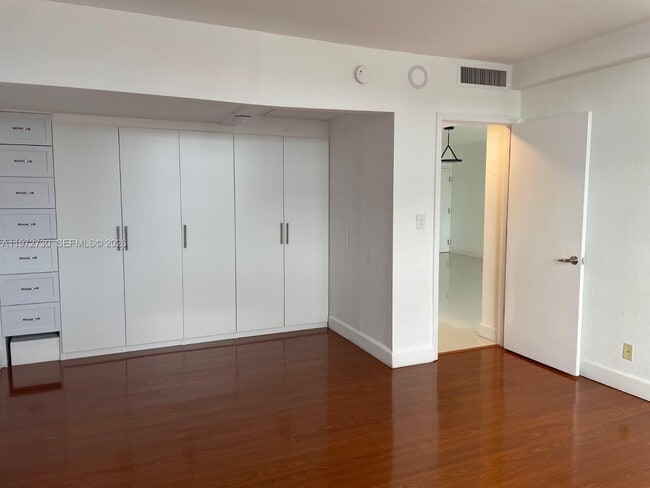 Building Photo - 401 69th St