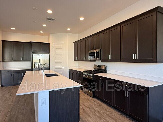 Building Photo - 2996 E Birdsong Ave