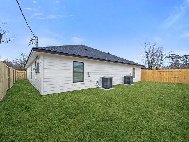 Building Photo - 9114 Everglade Dr
