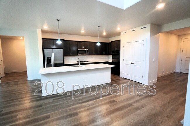 Building Photo - 245 E Caldera St