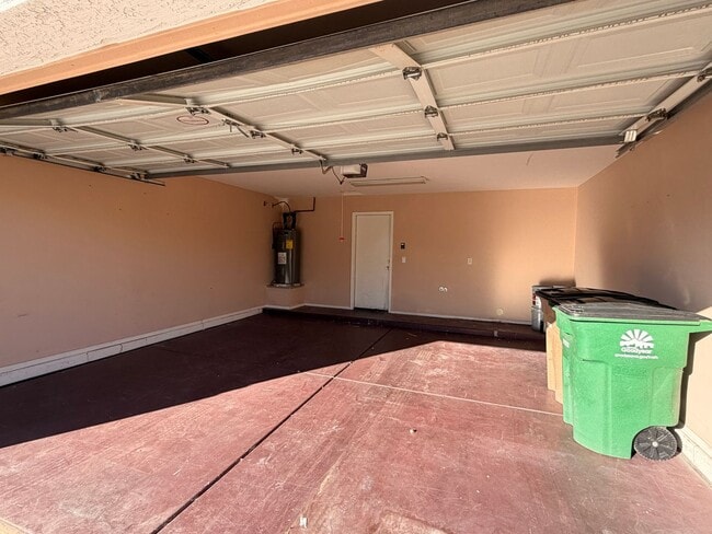 Building Photo - Gorgeous 3Bdm 2Ba Goodyear Home on a Cul-de-sac! *NO Carpets*