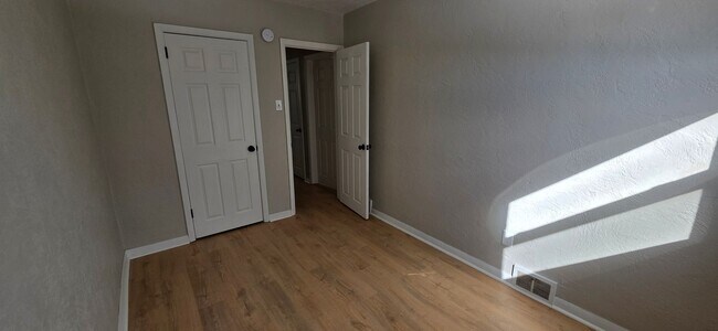 Building Photo - 2 bedroom renovated apartment in Norristown
