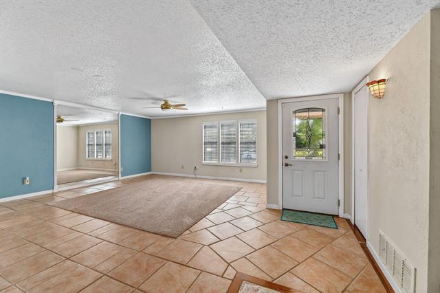 Building Photo - 801 Meadowlark Dr