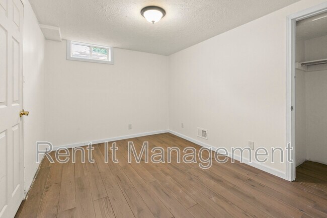 Building Photo - 5416 Browne St