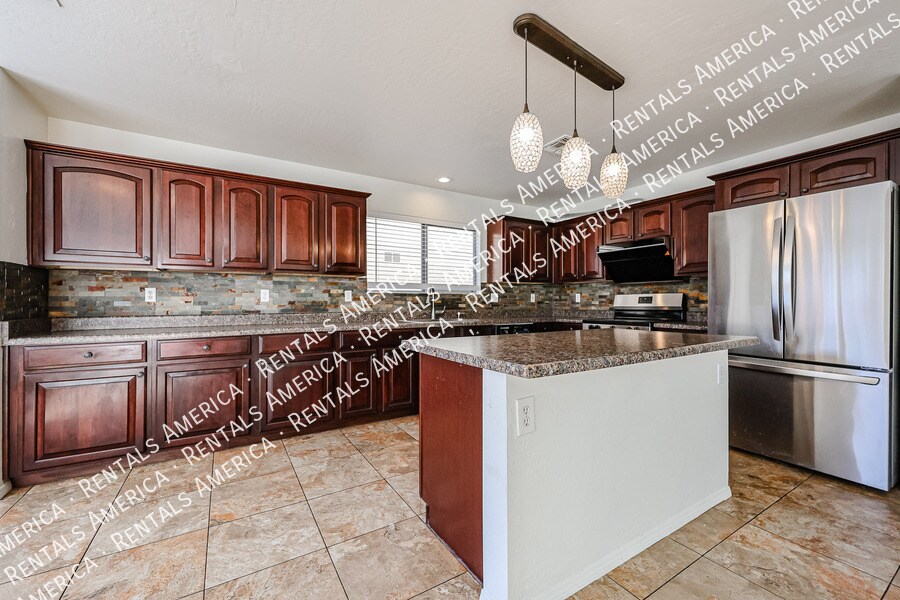 Building Photo - 6175 S Sharon Ct