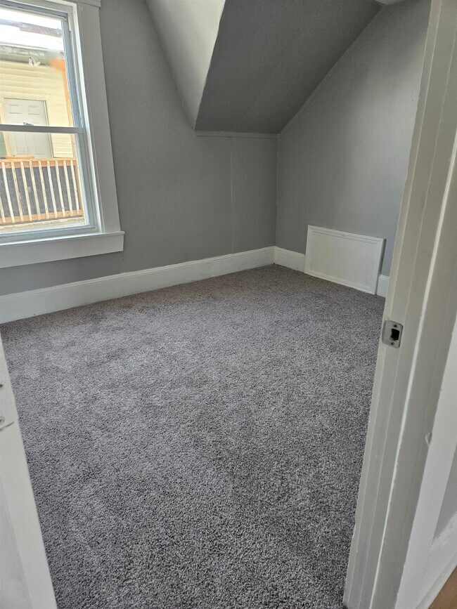 Building Photo - 167 Spruce St