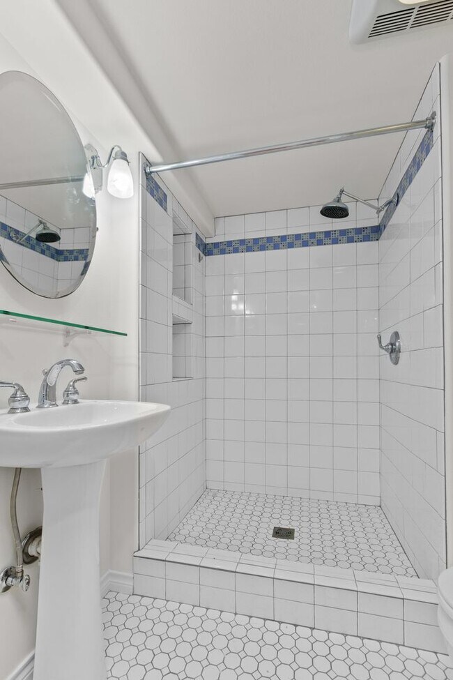 Building Photo - 4Bd/3Ba Seattle House