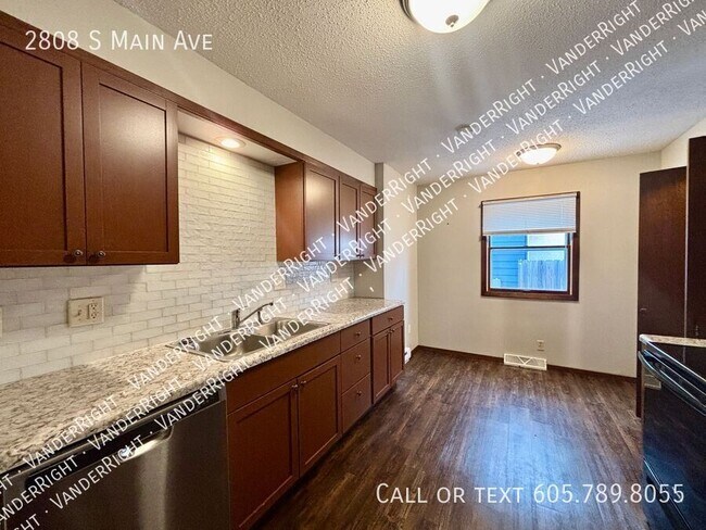 Building Photo - 2808 S Main Ave