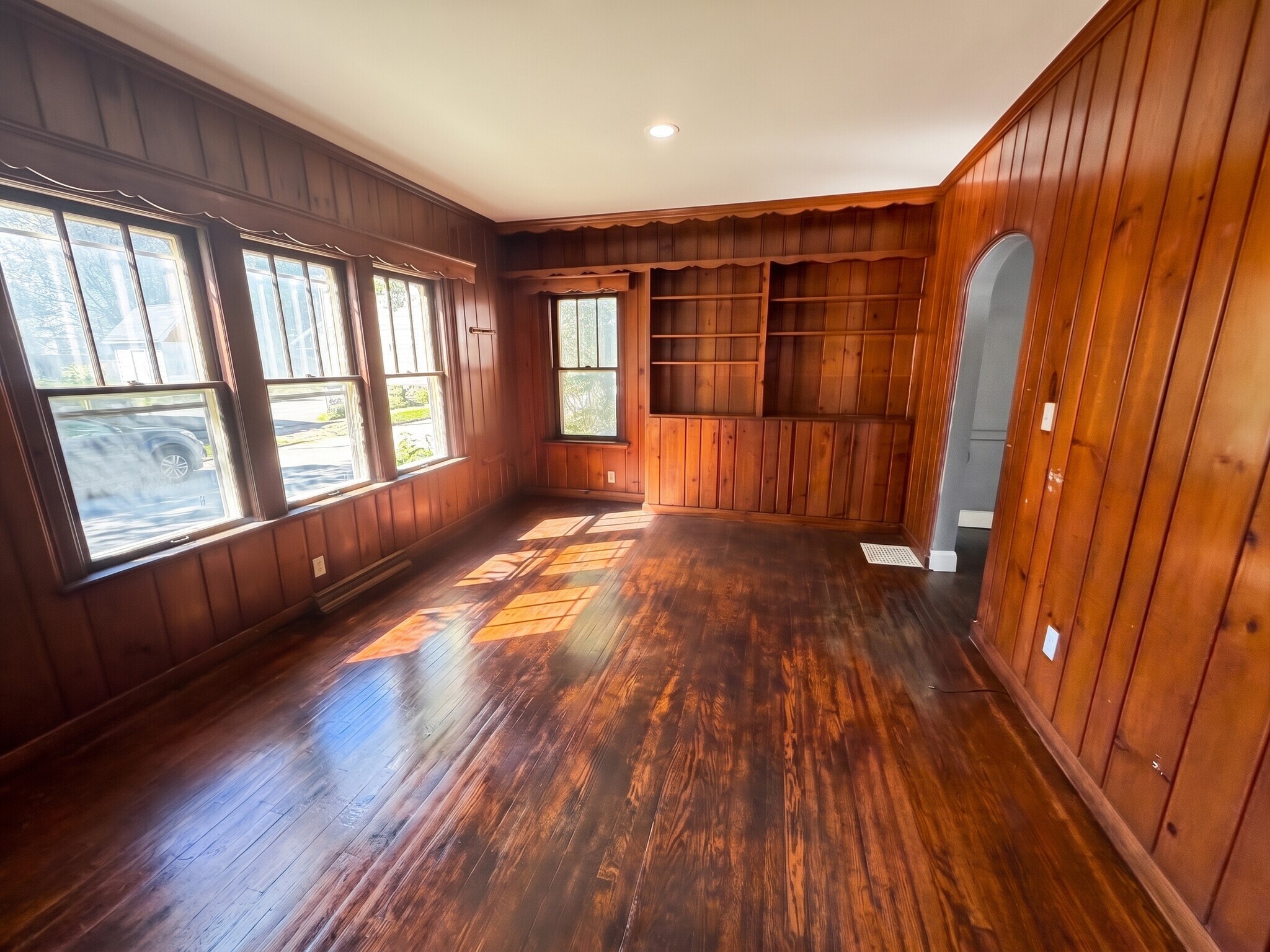 Building Photo - 442 E 8th St