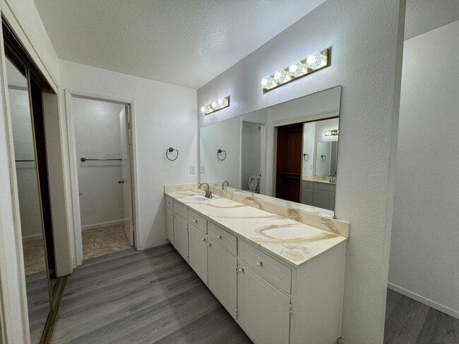 Building Photo - Four Bed, Two Bath Home In North Stockton