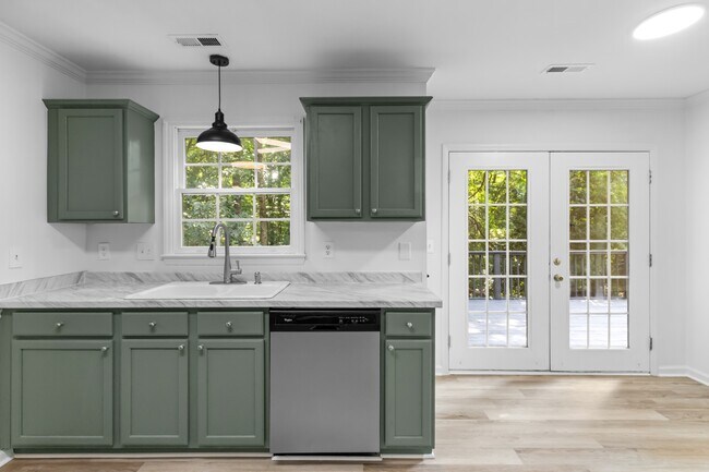 Building Photo - 6649 Speight Cir
