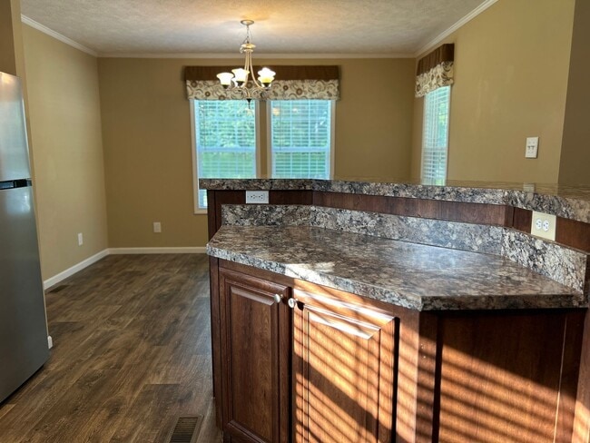 Building Photo - Move in Ready - 2 Bedroom/2 Bath