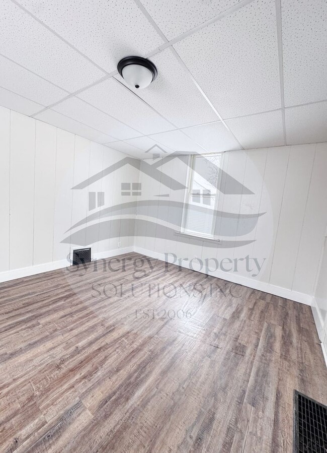 Building Photo - Crestline Home DEPOSIT SPECIAL $295.00