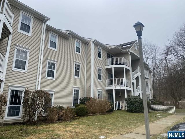 Building Photo - 126 Raintree Ln