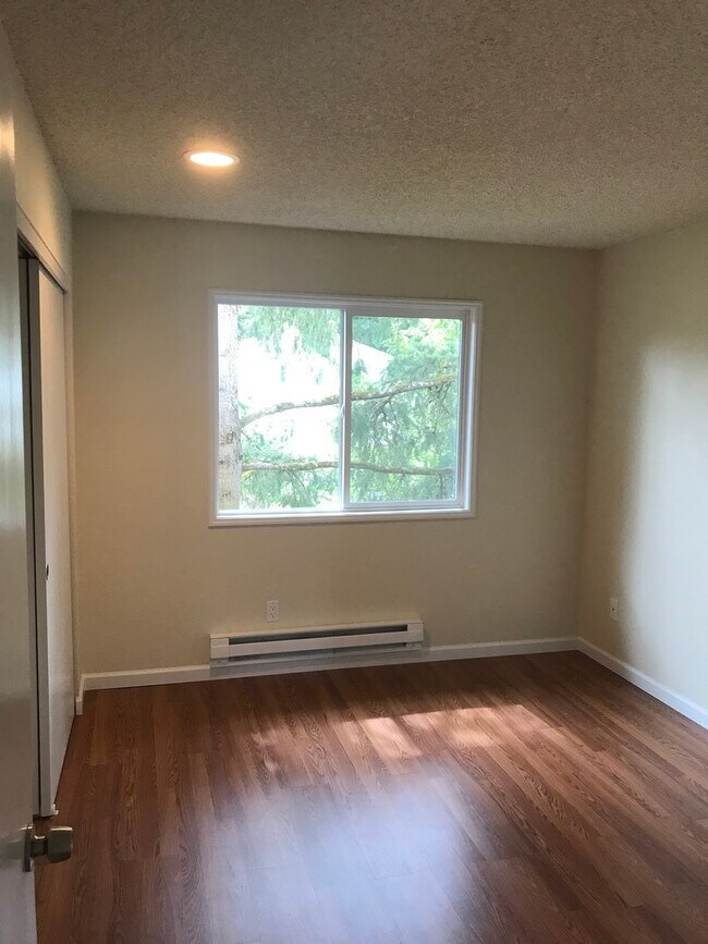 Building Photo - Nice 2 Beds/ 2 Bath Condo in Woondinville!
