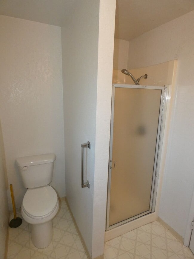 Building Photo - Cozy Cute on the West Side