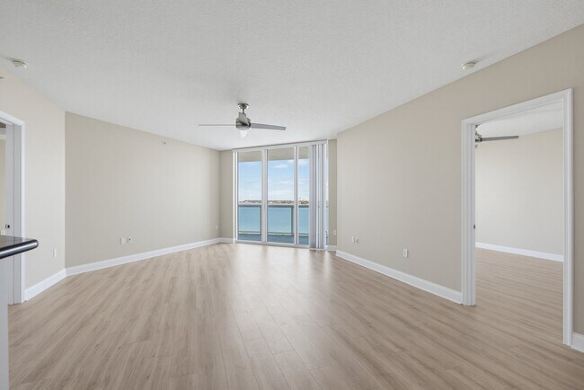 Building Photo - 241 Riverside Dr