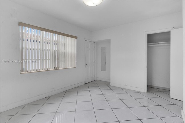 Building Photo - 3840 SW 91 Ave