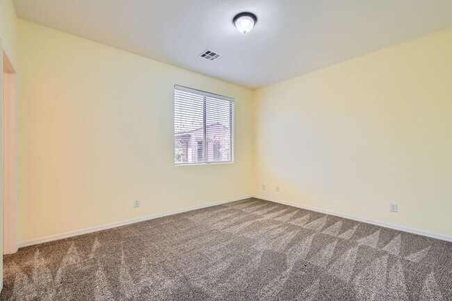 Building Photo - Beautiful 3 bedroom in Tuscany  community
