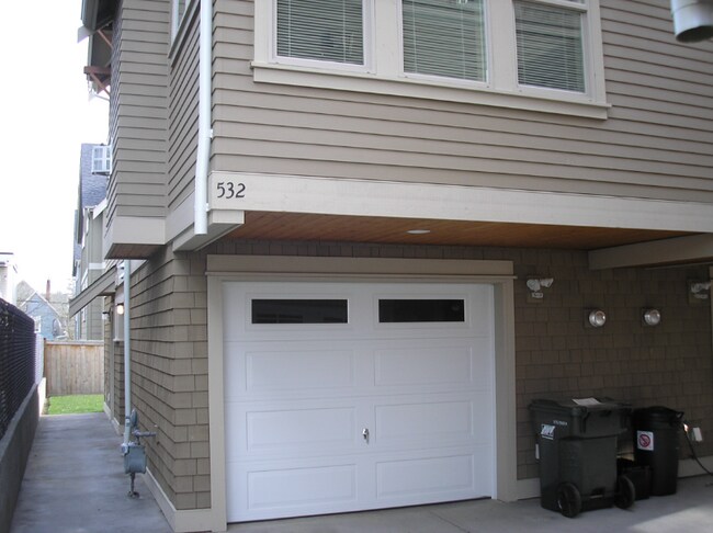 Building Photo - 532 24th Ave S