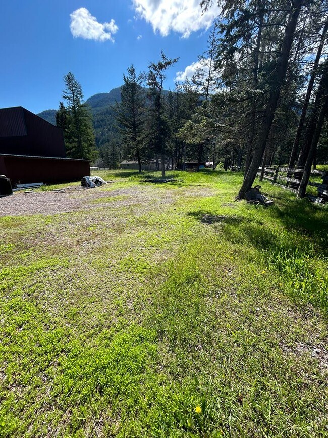 Building Photo - Beautiful 3 Bed, 2 Bath Home in Columbia Falls, MT - Close to Glacier National Park