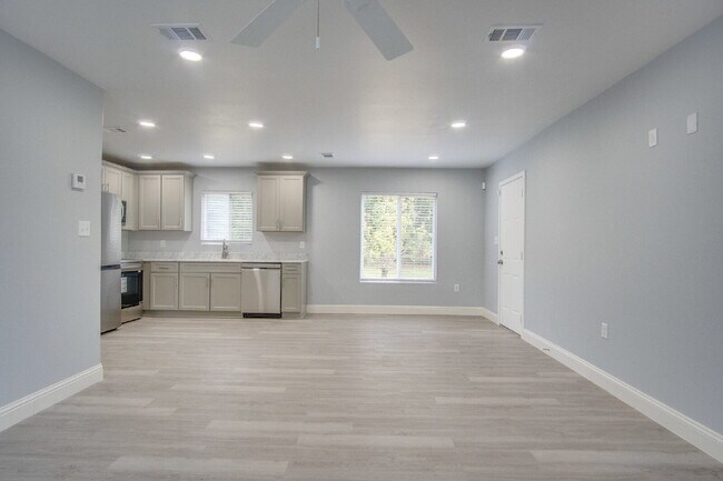 Building Photo - Updated 2BR/2BA Home Near Cordova Mall – Modern Updates & Convenient Location