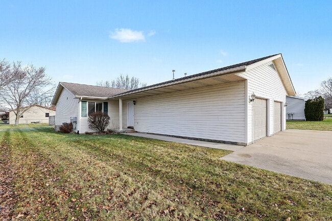 Building Photo - 2 bedroom Duplex for Rent - $1250/Month