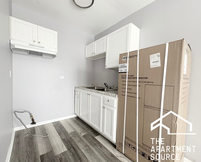 Building Photo - 6226 S Western Ave