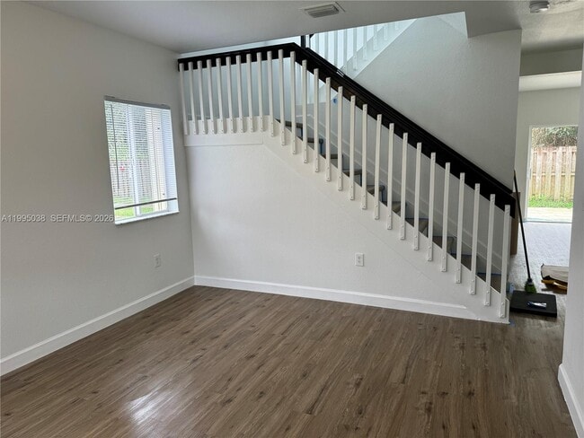 Building Photo - 319 SE 20th Terrace