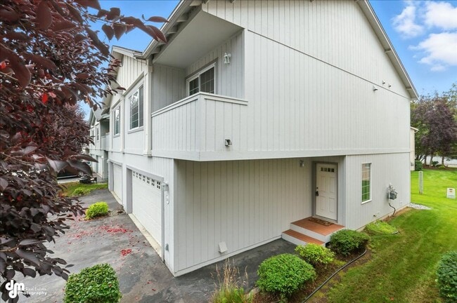 Building Photo - Charming 2BD/2BA Condo!