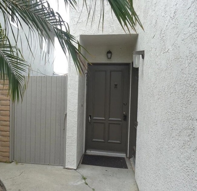 Building Photo - 711 Ivywood Dr