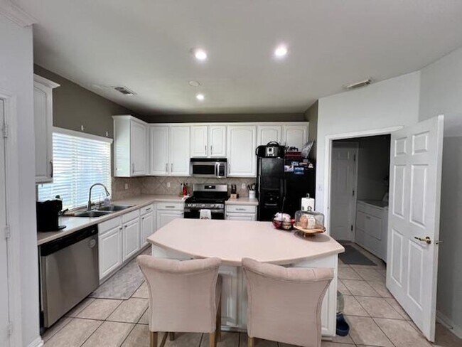 Building Photo - Luxury Living in North Austin / Condominium / Gated Community / 3 bedrooms / 2 car garage