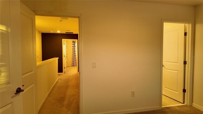 Building Photo - 2004 Viewfinder St