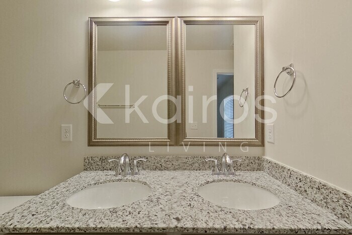 Building Photo - 2179 Banyon Cir