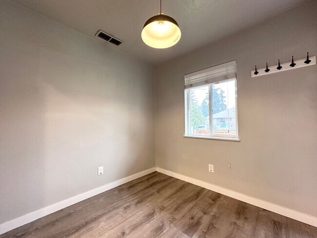 Building Photo - Single Family Home in SE Portland - Large ...