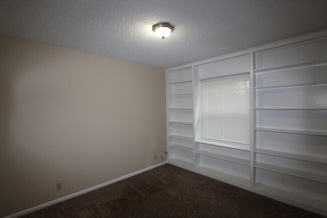 Building Photo - Beautiful 3 Bedroom, 2.5 Bath Townhome in Tyler – Available!