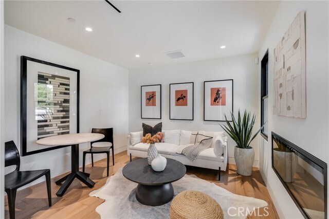 Building Photo - 427 Santa Ana Ave