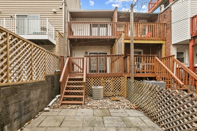 Building Photo - 3313 Hudson St