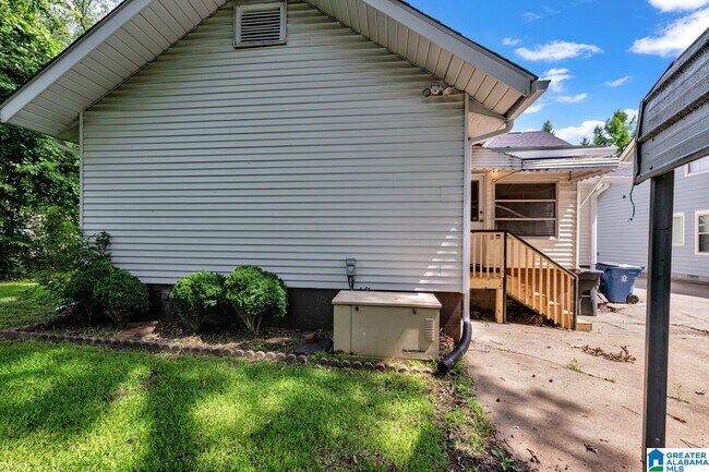 Building Photo - 305 Sterrett Ave