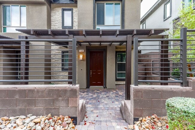 Building Photo - 3 Bed Nicely Upgraded Summerlin TownHome