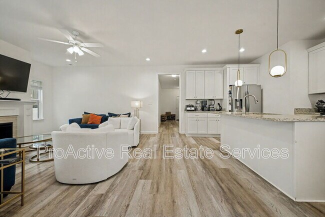 Building Photo - 3026 Peronne Ave