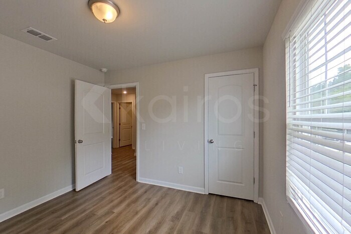 Building Photo - 216 York Ln