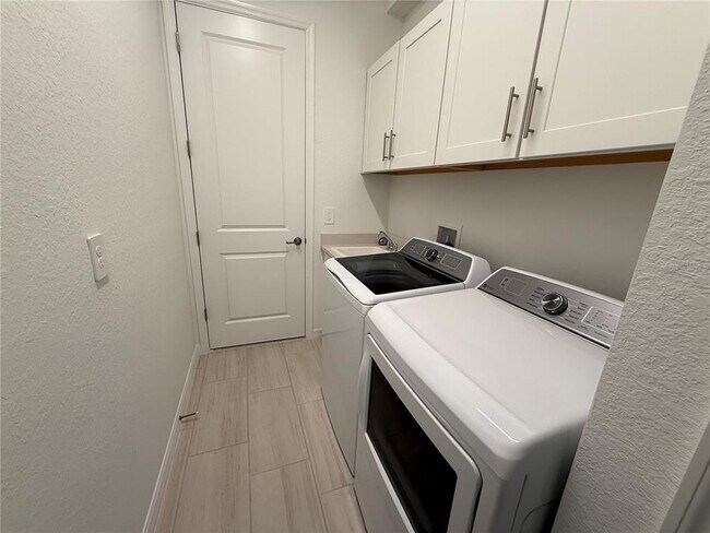 Building Photo - 5543 Lightning Whelk Ln