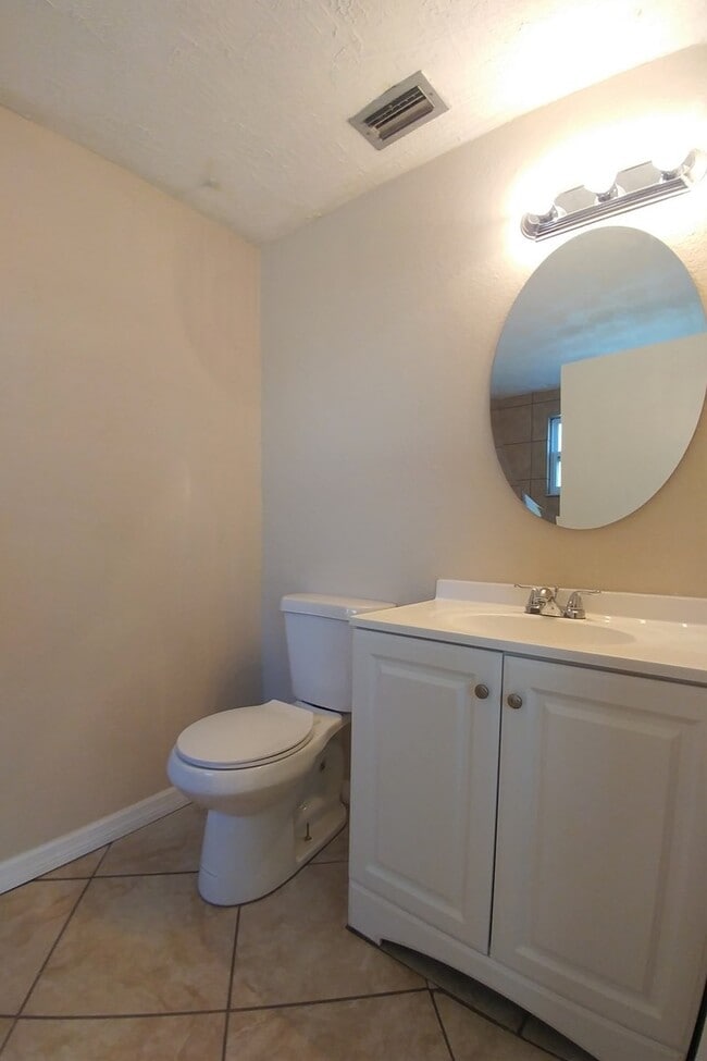 Building Photo - Beautiful 3 bedroom / 2 bath available!