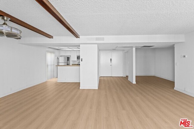Building Photo - 10535 Wilshire Blvd