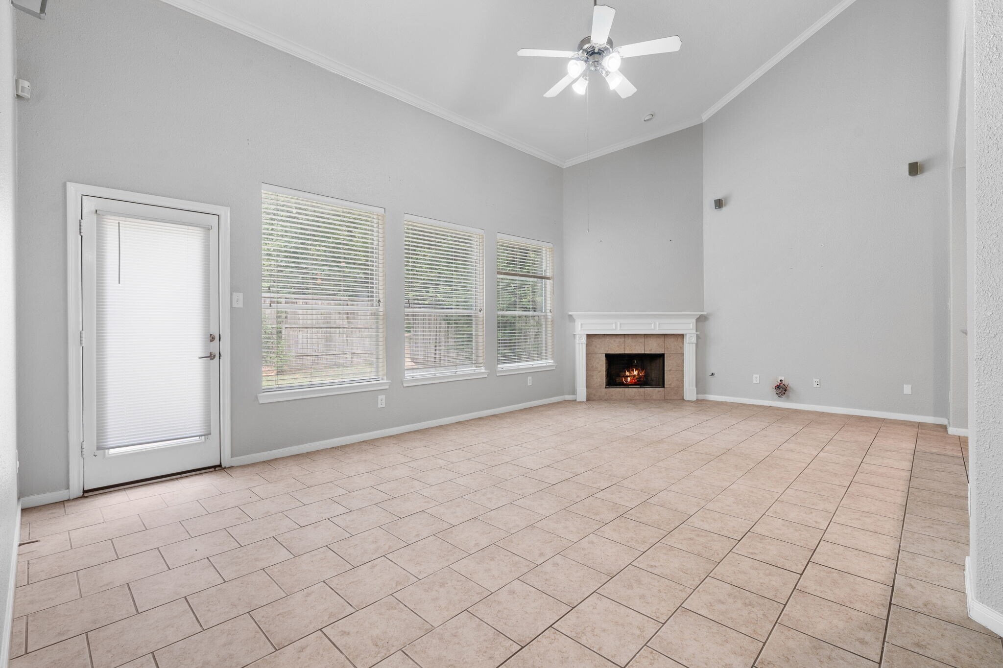 Building Photo - 42 Ebony Oaks Pl