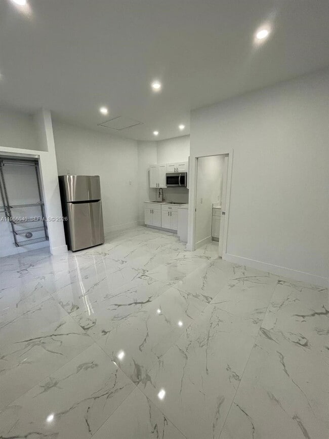 Building Photo - 16520 SW 52nd St