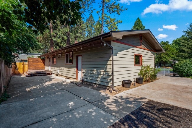 Building Photo - 3104 E 35th Ave
